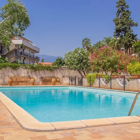 Apartment Teocle With Pool Giardini-Naxos